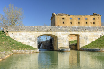 Lock number 7 of the Castilla canal. Tamariz de Campos, Valladolid, Spain