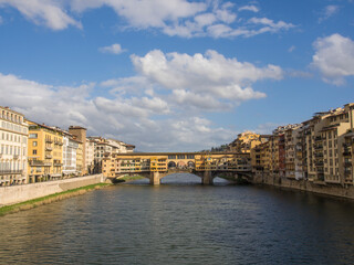 Fototapeta na wymiar Italia, Toscana, Firenze, fiume Arno e Ponte Vecchio.