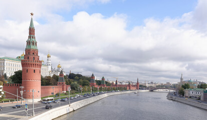 Fototapeta na wymiar View of the Kremlin from Moscow - the river