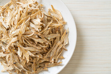 dried small crispy fish