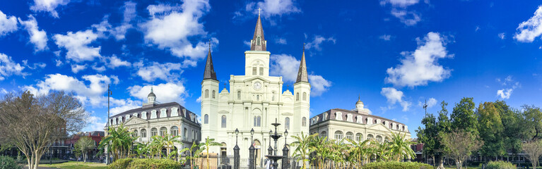 Fototapeta na wymiar Jackson Square on a beautiful winter day, New Orleans, Louisiana - Panoramic view