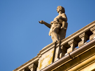 Obraz premium Italia, Toscana, Firenze, statue sul terrazzo del Palazzo Corsini.