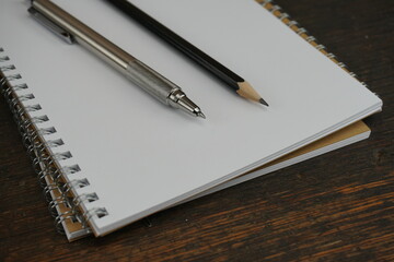 Wire-bound notebooks with pen and pencil - 420990490