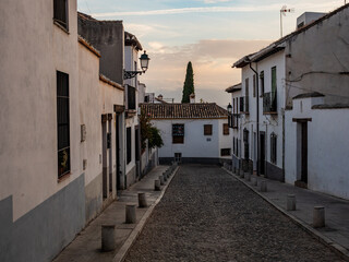 Fototapeta na wymiar narrow street in Granada, Spain