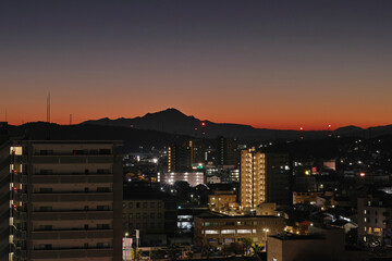 松江市から見た夜明け前の出雲富士　大山