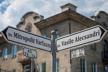 Obraz premium Street sign in English in Chisinau