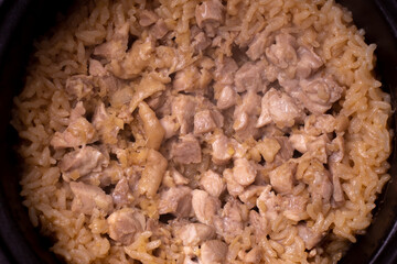 炊きたての鶏としょうがの炊き込みご飯