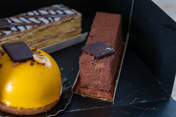 chocolat, mille, feuilles, mille-feuilles, citron, jaune, dessert, pâtisserie, desserts, boîte, sucre, sucré, délicieux, gâteaux, assortiment, sucre, gros plan