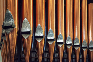 Close up of a rank of organ pipes