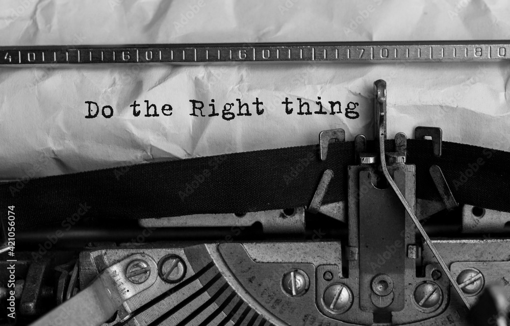 Fototapete text do the right thing typed on retro typewriter