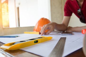 carpenter using a saw