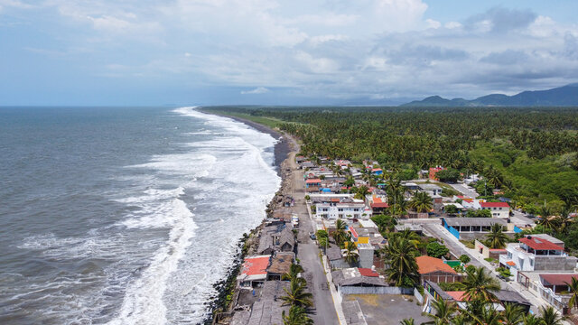 Vista aerea de playa en Colima Mexico