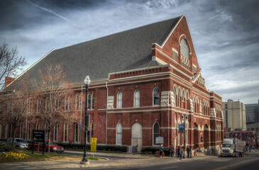 ryman auditorium in downtown nashville the " mother " church of country music