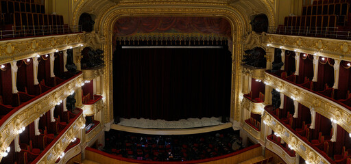 Top view of empty opera house stage with close curtains - obrazy, fototapety, plakaty