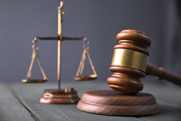 scales with judge gavel