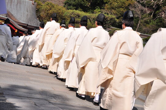 日本の神社の白装束