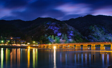 京都嵐山の渡月橋のライトアップ