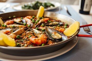 Fototapeta na wymiar Closeup on spanish seafood paella pan with mussels and shrimp