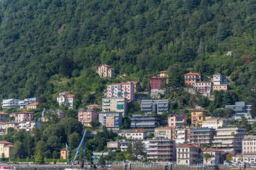 Fototapeta na wymiar Côme - Italie Côme est une ville située à la pointe sud du lac du même nom, au nord de l'Italie.