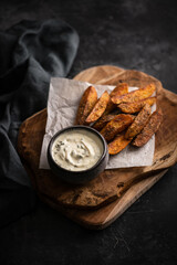 potatoes frites fait maison avec sauce creamy ciboulette