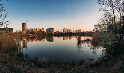 Fototapeta premium city lake