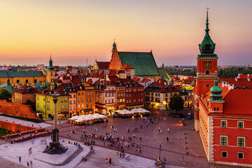 Obraz premium Nightlife in Warsaw, Poland, people at the palace square
