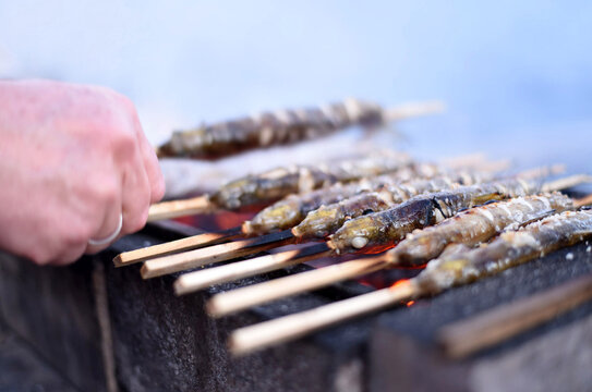 Steckerlfische - eine gegrillte Fischspezialit&auml;t im Salzkammergut, &Ouml;sterreich, Europa - Stick fish - a grilled fish specialty in the Salzkammergut, Austria, Europe
