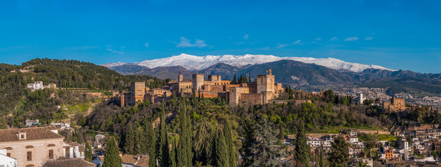 Obraz premium Panoramic view of the city of Granada and Alhambra, Spain