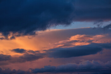 photo de nuages pendant le coucher de soleil