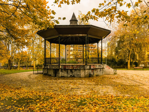 oto&ntilde;o, oto&ntilde;al, &aacute;rbol, hoja, naturaleza, hojas, paisaje, hojas, amarilla, bosque, &aacute;rbol, verde, ciclos, follaje, c&eacute;sped, al aire libre, variopinto, arquitectura, kiosko,  barakaldo