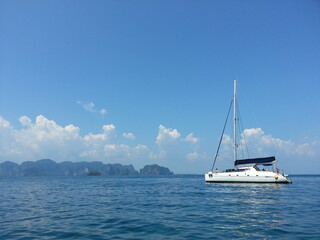 Fototapeta premium blue ocean and white boat