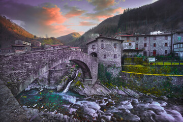 Fabbriche di Vallico ancient village and old bridge over the creek. Apuane park. Garfagnana, Tuscany, Italy. - obrazy, fototapety, plakaty