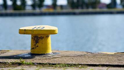 Poller zum festmachen von Schiffen im Hafen von Swinemünde an der Polnischen Ostseeküste