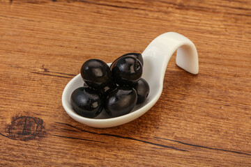 Black olives in the bowl