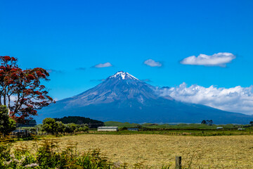 Fototapeta premium Mount Taranaki rises towards the sky. Taranaki, New Zealand
