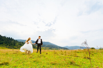 Fototapeta premium Happy beautiful wedding couple bride and groom on the wedding da