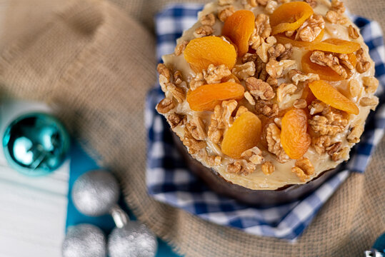 Chocotone de nozes e damasco