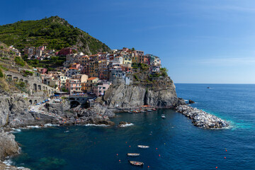 Fototapeta na wymiar Panoramic view of Manarola, .ancient village of the Ligurian Riviera