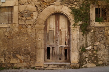 Fototapeta na wymiar old door in the town