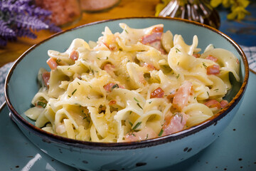 Tagliatelle mosse Carbonara