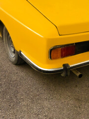 Obraz na płótnie Canvas Detail from the back of a vintage yellow car