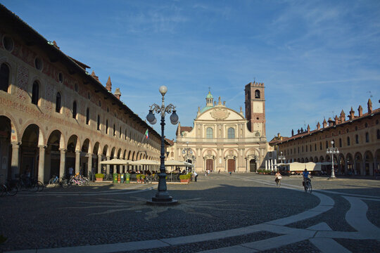 Square in Italy with cathedral