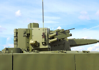 Fototapeta na wymiar Automatic cannon and machine gun on the turret