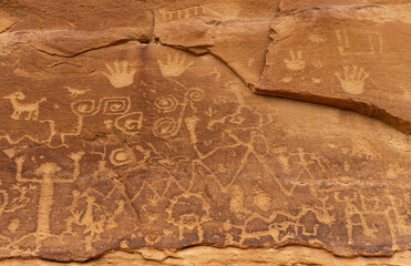Petroglyph drawings on a rock face of the Pueblo civilization, Mesa Verde national park, Colorado, United States of America (USA).