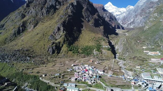 Ville de Badrinath &eacute;tat de l'Uttarakhand en Inde vue du ciel