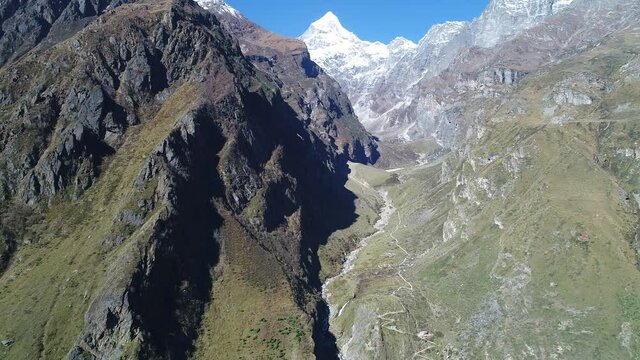 Ville de Badrinath &eacute;tat de l'Uttarakhand en Inde vue du ciel