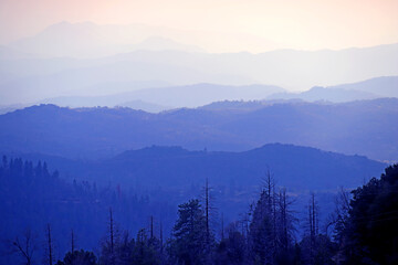 Blue Mountains around Yosemite National Park