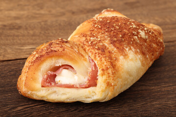 チーズクリームのハムデニッシュ