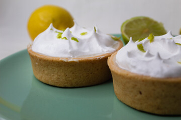 Fototapeta na wymiar Lemon pie in a green dish