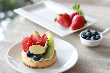 Cafe - Chiffon cake with summer berries and cream